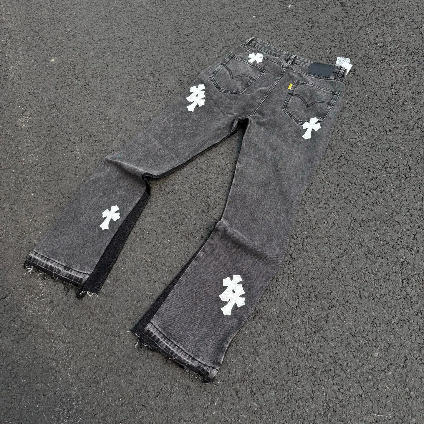 #8160 P260💰 Independent GALLERY DEPT. Vintage spliced black and gray snowflake pattern cross loose washed flared jeans - truly restore the ultimate texture of Vintage - original hardware accessories washed and other elevators, QR code analysis are all purchased from the original factory, high degree of restoration, you are welcome to compare with a certain product ~ - three-dimensional version Loose and comfortable, not picky about the figure, taller and slimmer, factory Seiko, original factory quality control, same style for men and women, can be matched with couples, versatile recommendation Essential jeans for all seasons - sizes: 28 30 32 34 36